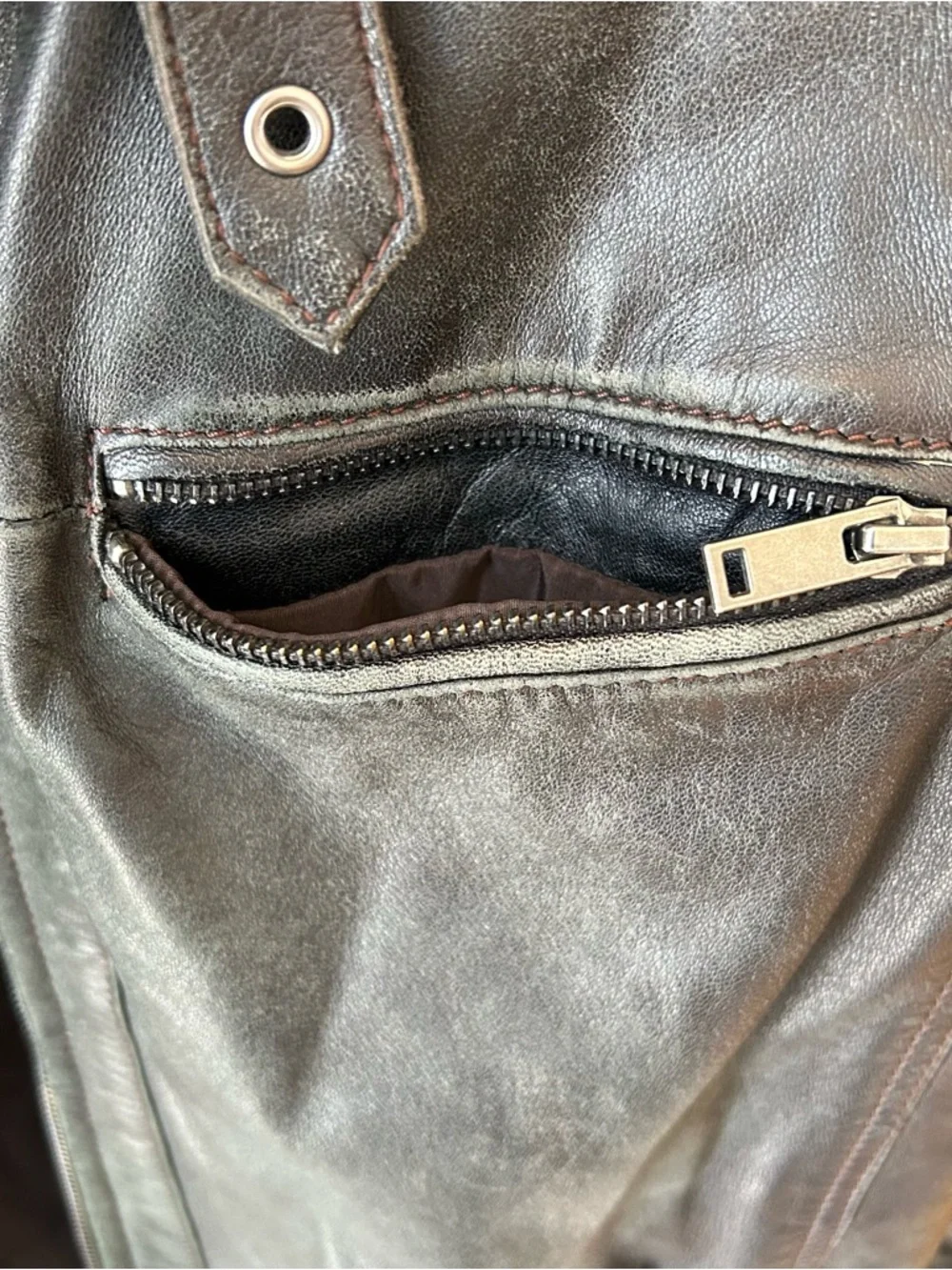 Danier Black Leather Moto Jacket Size Large Quilted Shoulder Full Zip Distressed - Picture 7 of 15